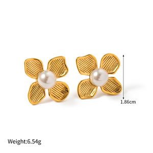 Boucles d'oreilles en acier inoxydable plaqué or 18 carats avec perles de fleurs tendance style géométrique ne se décolore pas bijoux en gros - Product Image 1