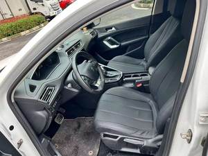 Auto Usata 2019 <span class=keywords><strong>Peugeot</strong></span> <span class=keywords><strong>308</strong></span> 1.6L Berlina Automatica Modello Lusso Anno 2019 Unico Proprietario Libretto Pulito Auto Francese Pronta all'Uso - Product Image 4