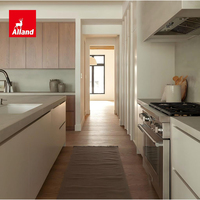 Ensemble d'armoires de cuisine Japandi moderne fabriqué en Chine, personnalisé en bois massif blanc chaud et chêne naturel avec îlot central