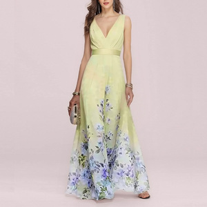 Vestido Largo Maxi con Estampado Floral y Cuello en V Profundo, Cintura Alta, Línea A, de Gasa Fluida para Mujer, Ideal para Fiestas Nocturnas - Product Image 2