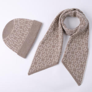 <span class=keywords><strong>Ensemble</strong></span> <span class=keywords><strong>écharpe</strong></span> et <span class=keywords><strong>bonnet</strong></span> en laine et <span class=keywords><strong>cachemire</strong></span> de haute qualité, idéal pour se tenir au chaud en hiver - Product Image 2