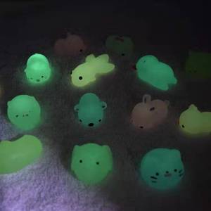 Giocattoli Mini Mochi Luminosi al Buio, Giocattoli Antistress in Plastica TPR a Forma di Gatto Kawaii - Product Image 2