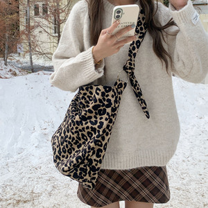 กระเป๋าสะพายไหล่ผู้หญิงลายเสือดาวความจุขนาดใหญ่แนวตั้งทรงสี่เหลี่ยมหัวเข็มขัดแม่เหล็กใช้ทุกวันกระเป๋าสะพายข้างสีน้ำตาล M8928 - Product Image 5