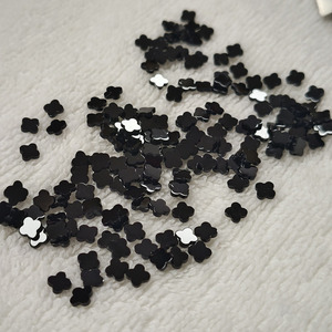 Pierre précieuse naturelle Agate rouge 5x5x1mm, cabochons trèfle à quatre feuilles en onyx noir, pierres brutes pour la fabrication de boucles d'oreilles - Product Image 3