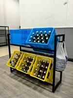 Étagère à caisses de boissons en acier allié noir de style moderne Source Factory, 6 caisses, pieds en plastique réglables en hauteur