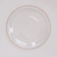 Sous-plat de table en plastique transparent de 13 pouces, réutilisable, écologique, avec logo personnalisé, bord perlé, pour décoration de mariage, style européen