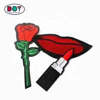 Services brodés Logo personnalisé coupe à chaud petits patchs de fleurs de rose brodés collants pour vêtements de mode
