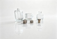 Vente en gros de flacons de parfum en verre transparent de qualité supérieure, 100 ml et 150 ml, à paroi épaisse, carrés, vides, avec bouchons métalliques, pour diffuseur d'arômes.