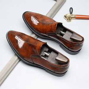 รองเท้าหนังแท้สำหรับฤดูใบไม้ร่วง สไตล์ทางการและลำลอง - รองเท้าผู้ชายแบบ Brogue ลายฉลุ ระบายอากาศได้ดี ทรงหัวแหลม ดีไซน์ทันสมัย - Product Image 6