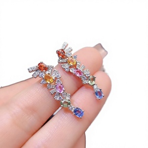 Boucles d'oreilles pendantes de luxe OEM/ODM en saphir naturel fantaisie plaqué or 18 carats, cadeaux d'anniversaire pour femmes - Product Image 2