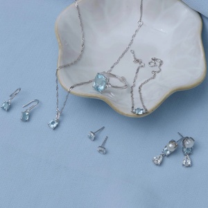 Colliers <span class=keywords><strong>en</strong></span> <span class=keywords><strong>or</strong></span> 14K avec pierre bleue taille coussin, Colliers <span class=keywords><strong>en</strong></span> argent sterling, Colliers personnalisés, Prix de gros, Colliers hip-hop <span class=keywords><strong>en</strong></span> argent sterling pour mariage - Product Image 6