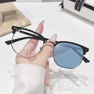 Anteojos para hombre, gafas de sol de moda con lentes planos antiluz azul, gafas para hombre, lentes fotocromáticos pequeños Redbook Tend - Product Image 3