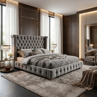 Lit plateforme capitonné moderne en velours gris de luxe avec tête de lit à ailes, taille King, mobilier de chambre d'hôtel