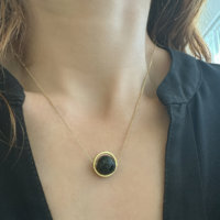 Collier Spinner avec Diffuseur d'Huiles Essentielles, Pendentif en Pierre de Lave, Charme Minimaliste en Forme de Sphère, Bijou Cadeau pour Elle