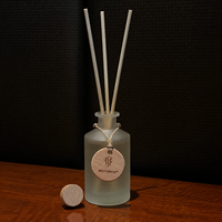 Diffuseur de parfum d'ambiance en bois de cèdre naturel avec bâtonnets d'arôme pour hôtels de luxe, spas et vente en gros (direct usine)