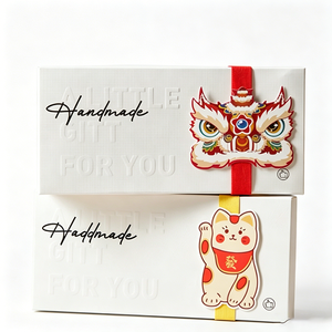 Boîte à dessert artisanale personnalisée avec logo, avec sangle motif chat porte-bonheur/danse du lion, boîte cadeau en papier pour biscuits, pâtisseries et cadeaux de fête - Product Image 1