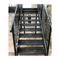 Escalier résidentiel populaire en fer forgé extérieur préfabriqué en acier au carbone solide Escalier d'évacuation Escaliers avec support de poteau