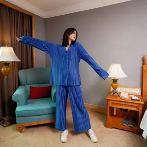 OEM/Miyake Customised Solid Colour Pajamas Women's Nightwear Set Casual Woven Pleated Women's Shirt Set