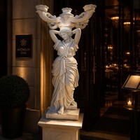 Figure féminine en marbre naturel personnalisée avec candélabre à quatre bras - Centre de table de luxe pour l'intérieur