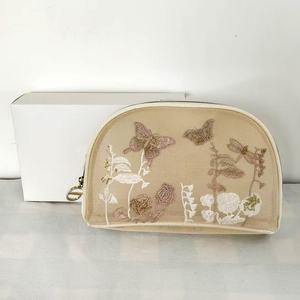 Bolsa de maquillaje semicircular con bordado de mariposas en malla, bolsa de almacenamiento de cosméticos de encaje, bolso de mano tipo concha. - Product Image 2