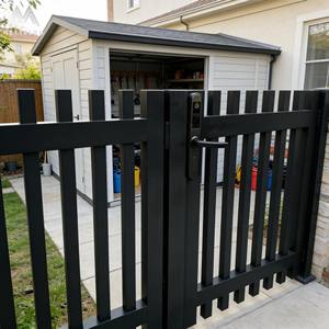 Portail de jardin en aluminium pour extérieur avec lattes métalliques verticales et serrure intelligente pour la sécurité de la maison et du jardin - Product Image 2