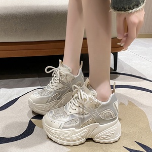 Dropshipping de chaussures de créateur à paillettes tendances avec logo personnalisé chaussures pour femmes chaussures à talons compensés style de marche <span class=keywords><strong>baskets</strong></span> décontractées pour femmes - Product Image 6