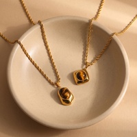 Collier pour femme en acier inoxydable style rétro, design géométrique irrégulier, avec pierre œil de tigre et bambou