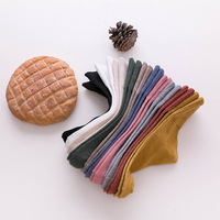 Nouveaux produits en gros nouveauté femmes chaussettes tout match fileté logo personnalisé coton chaussettes pour femmes