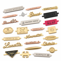Logotipo de letras metálicas 3D personalizadas para bolsos, placas de identificación, accesorios para carteras, diseño de etiqueta de nombre personalizada para marca, pequeña y segura.