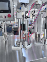 Máquina Llenadora de Latas Metálicas Semiautomática Eléctrica con Control PLC para Gel de Afeitar Cosmético, Alta Precisión, Ideal para Pequeñas Empresas