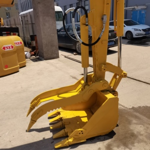 Mini-excavatrice sur chenilles Komatsu PC55MR d'occasion, 5,2 tonnes, rotation zéro, d'origine japonaise, à vendre - Product Image 5