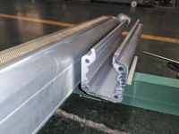Machine à plastifier à la flamme électrique entièrement automatique pour cuir/tissu pour sièges de canapé intérieurs de voiture film plastique motorisé