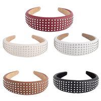 Usine rétro artistique clouté en cuir PU bandeau à larges bords accessoires de fermoir de cheveux de mode pour femmes et filles