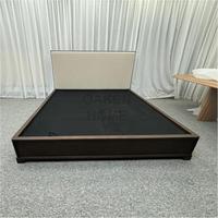 OAKEN Ensemble de meubles de chambre à coucher de luxe américains en chêne massif : Grand lit plateforme king-size, table de chevet et commode en bois