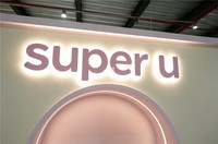 Vitrine de présentation sur mesure pour soins de la peau, mobilier de magasin de beauté personnalisé pour l'affichage de maquillage et cosmétiques en magasin de détail