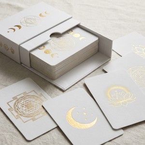 Jeu de cartes d'<span class=keywords><strong>oracle</strong></span> personnalisé en velours doux au toucher pour la guérison spirituelle, pour créateurs indépendants, impression de cartes d'<span class=keywords><strong>oracle</strong></span> avec bords dorés, guide inclus, faible MOQ - Product Image 2