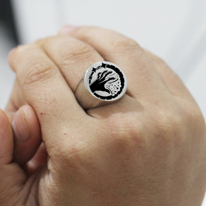 Anillo Grab The Sky de 22 mm con Diseño Geométrico Grabado con Láser, Joyería de Moda Unisex, Regalo, Acero, Dorado, Negro - Product Image 3