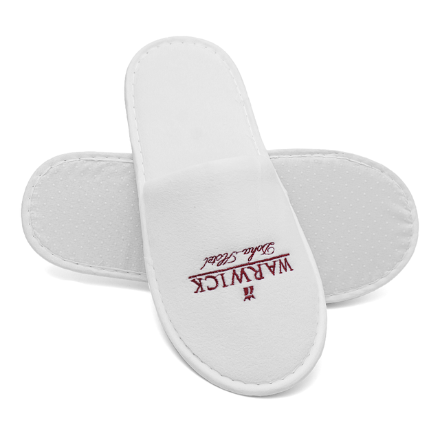 OEM Embroidered White Fleece Disposable Slippers Customized Logo Closed Toe Luxury Spa 5 Star Unisex Wholesale Hotel Slippers