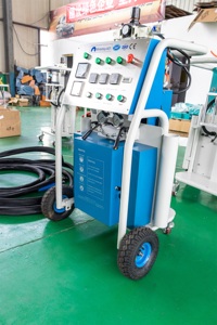 Petite machine à mousse pulvérisée en <span class=keywords><strong>polyuréthane</strong></span> machine à polyurée <span class=keywords><strong>isolation</strong></span> étanche pour mur toit plancher sous-<span class=keywords><strong>sol</strong></span> <span class=keywords><strong>grenier</strong></span> réservoirs bâtiments - Product Image 2