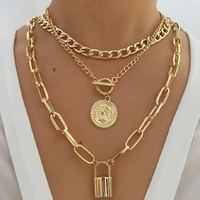Collier à trois couches style luxe léger pour femme, avec pendentif plaque gaufrée et chaîne à maillons en alliage de zinc, best-seller