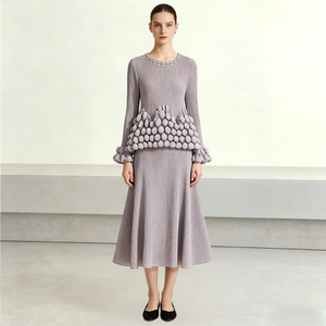 Abito Midi Plissettato in Tessuto Pesante con Pompon 3D, <span class=keywords><strong>Maniche</strong></span> <span class=keywords><strong>Lunghe</strong></span>, Elegante e Minimalista per Ufficio e Feste, Vestiti Sobri OEM ODM all'Ingrosso - Product Image 1