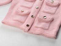 Ensemble 2 pièces tricoté pour femme, style élégant printemps 2026 : Cardigan rose à col rond et manches longues, boutonnage simple, et mini-jupe