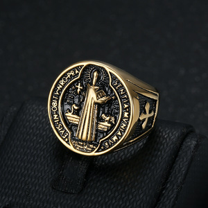 Nouvel arrivage Bijoux hip-hop tendance 18 carats Bague rétro en acier inoxydable pour hommes avec tablette exorciste Saint Benoît - Product Image 5