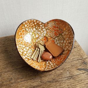 Cuenco Decorativo para Dulces, Nueces, Joyas, Cuenco en Forma de Corazón de Cáscara de Coco Natural con Acabado Lacado, Hecho a Mano - Product Image 5