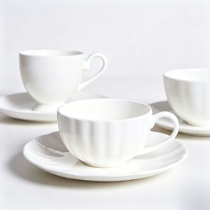 Juego de Taza y Platillo de Porcelana Fina (45% Hueso) de Lujo, Moderno y Elegante, Color Blanco, con Logotipo Personalizado para Cafetería, Bodas, Venta al Por Mayor - Product Image 3