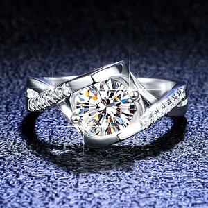 แหวนเพชรโมอิสสีทองทันสมัย18K สีขาวสไตล์คลาสสิกกับ1- 2กะรัตแหวนพลอยกลมทองคำขาว1ชิ้น
