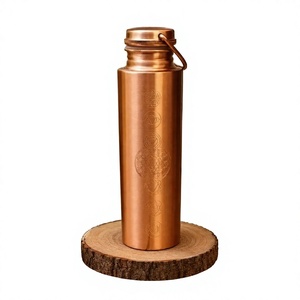 ขวดน้ำทองแดงแท้ทำมือสุดหรู พร้อมคุณประโยชน์ทางอายุรเวท - Product Image 1