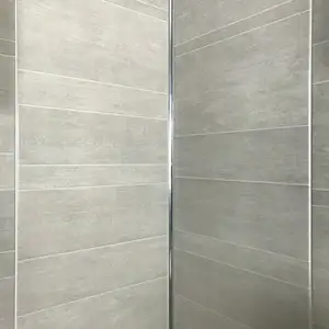 Grey Marble Tile Effect Wall Panels 250*8*2600ミリメートルPVC Cladding Shower Wet Wall Board