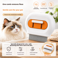 Peigne anti-puces pour chat avec dents métalliques denses, libération des poils en un clic, pointes arrondies et design compact et portable