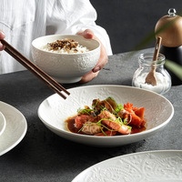 Service de vaisselle chinoise en céramique, style occidental, avec bols et assiettes gaufrés, couleur unie, haute valeur esthétique, pour riz et autres plats